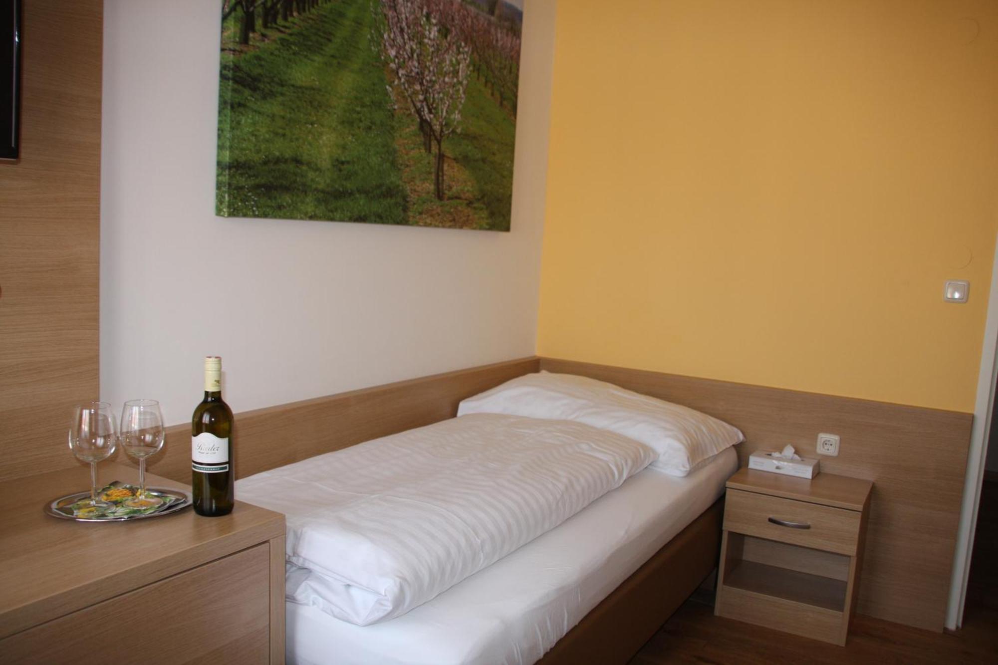 Weinhotel Rieder Poysdorf Luaran gambar
