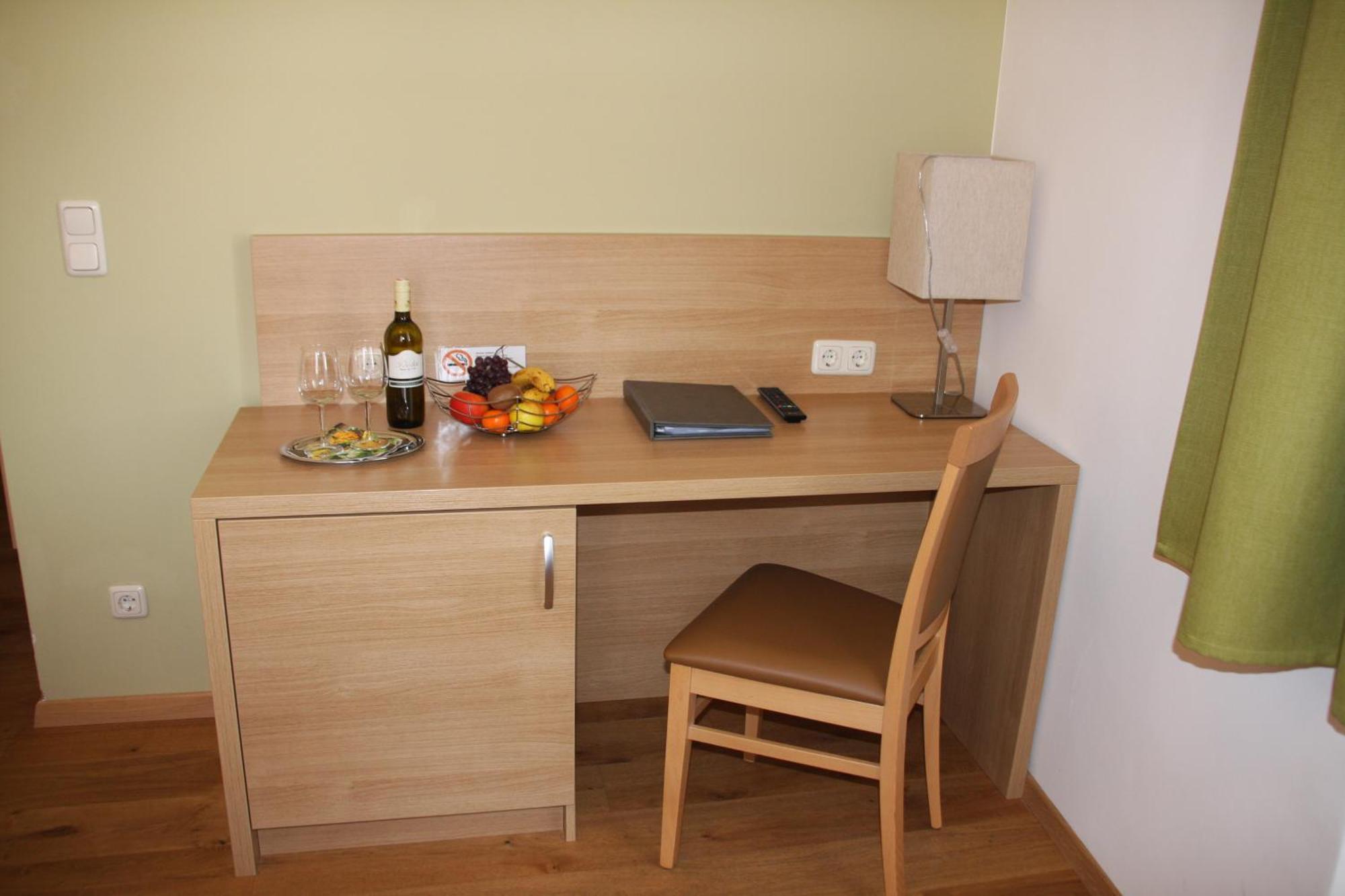 Weinhotel Rieder Poysdorf Luaran gambar