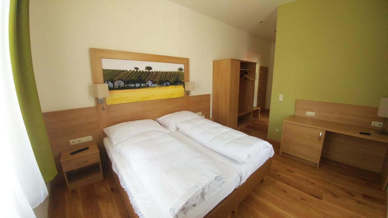 Weinhotel Rieder Poysdorf Luaran gambar